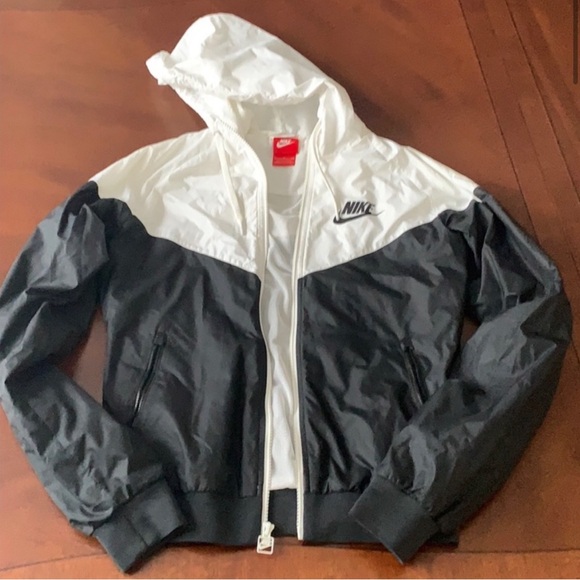 Nike Windbreaker - Picture 4 of 4